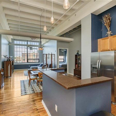 624 E Walnut